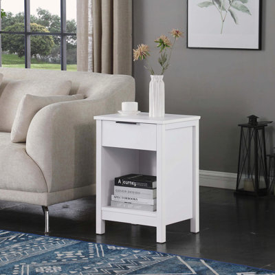 Table de chevet à 3 niveaux avec tiroir et tablettes ouvertes, design blanc rétro