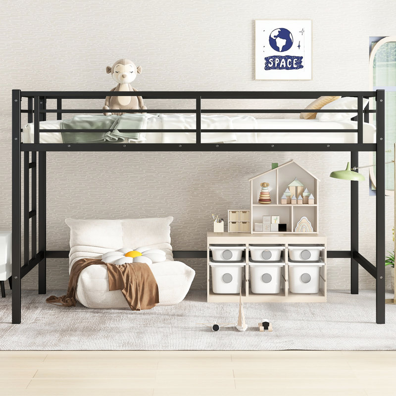 Lit mezzanine simple en métal noir avec garde-corps pour les jeunes, confortable et rangement pour lunettes de soleil