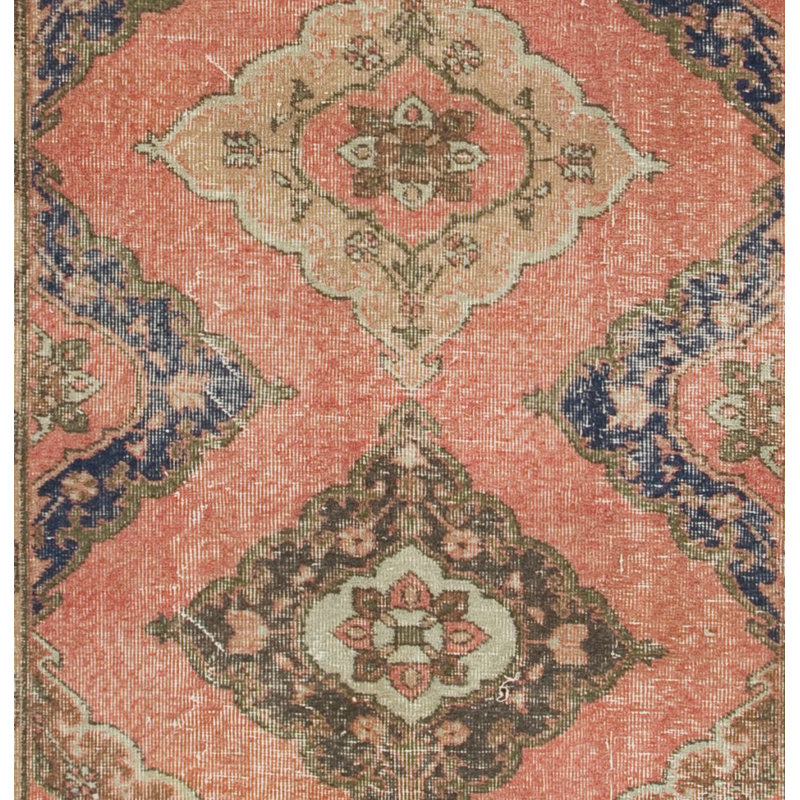Tapis de couloir turc fabriqué à la main de style milieu du 20e siècle pour le couloir