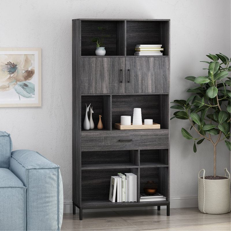 Bibliothèque robuste en bois avec plusieurs tablettes pour le rangement et la présentation organisés, parfaite pour tout décor de pièce.