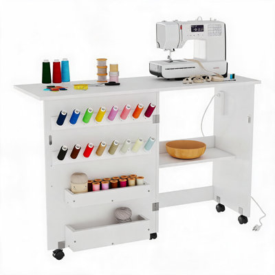 Table pliante pour machine à coudre et loisirs créatifs – Station de charge intégrée, roulettes verrouillables, plateaux de rangement, étagère, crochets, fermetures magnétiques, port USB de type C, bureau gain de place pour petits espaces, blanc