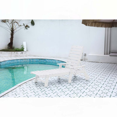 Chaise longue d'extérieur avec texture en bois, chaise longue surdimensionnée à 5 positions, PEHD, chaise longue de patio avec roues et porte-gobelet pour piscine