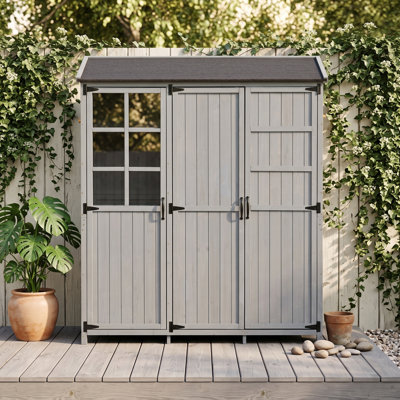 Remise de jardin d'extérieur en bois de sapin avec toit imperméable, 3 portes, tablettes réglables, 2 tiroirs, 6 crochets et poste de travail intérieur