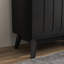 Spacieuse armoire cannelée avec pieds en bois massif et conception pratique - Armoire de cuisine Mid-Century moderne, entrée d'organisation efficace