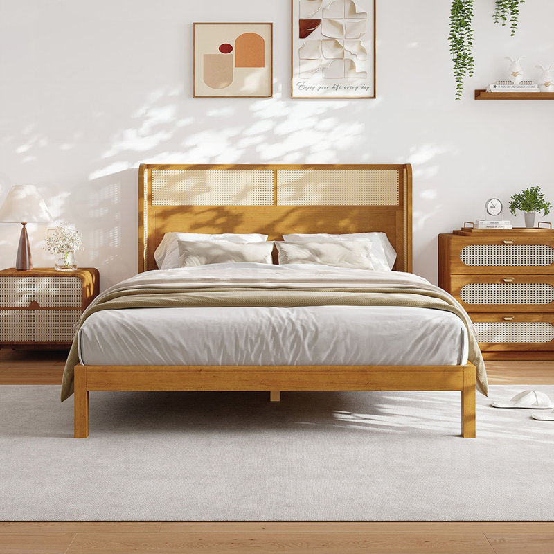 Base de lit plateforme en bois d'hévéa de qualité supérieure avec tête de lit, alliant durabilité et design élégant pour une expérience de sommeil luxueuse