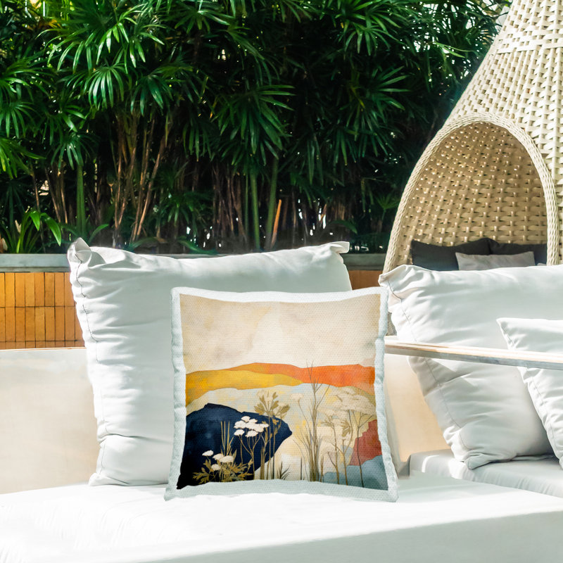 Coussin d'extérieur à imprimé complexe Desert Layers par Irena Orlov