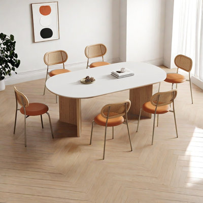 Table et chaises simples en bois massif blanc pur