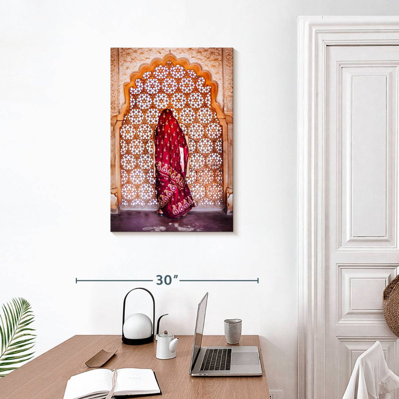 Femme indienne à la fenêtre, H 30 po x l 20 po