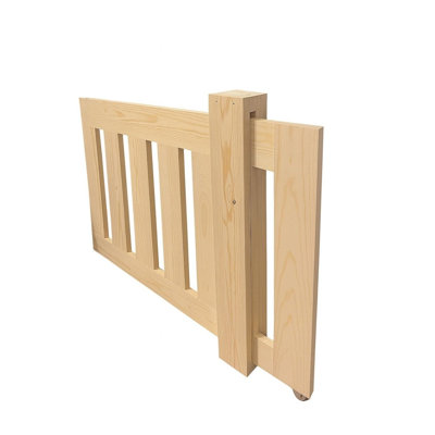 Wooden Safety Gate – Modern Space-Saving Indoor Barrier