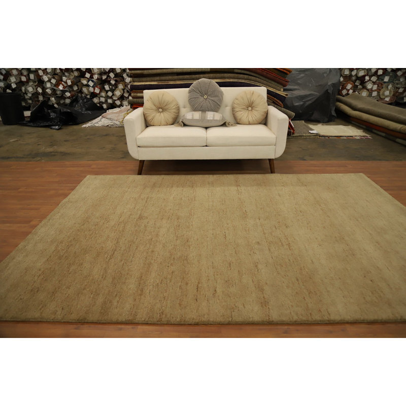 Le doux tapis texturé de style Gabbeh 7 x 10 ajoute de la chaleur à tout espace