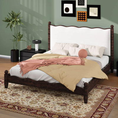 Lit plateforme en bois avec tête de lit tapissier