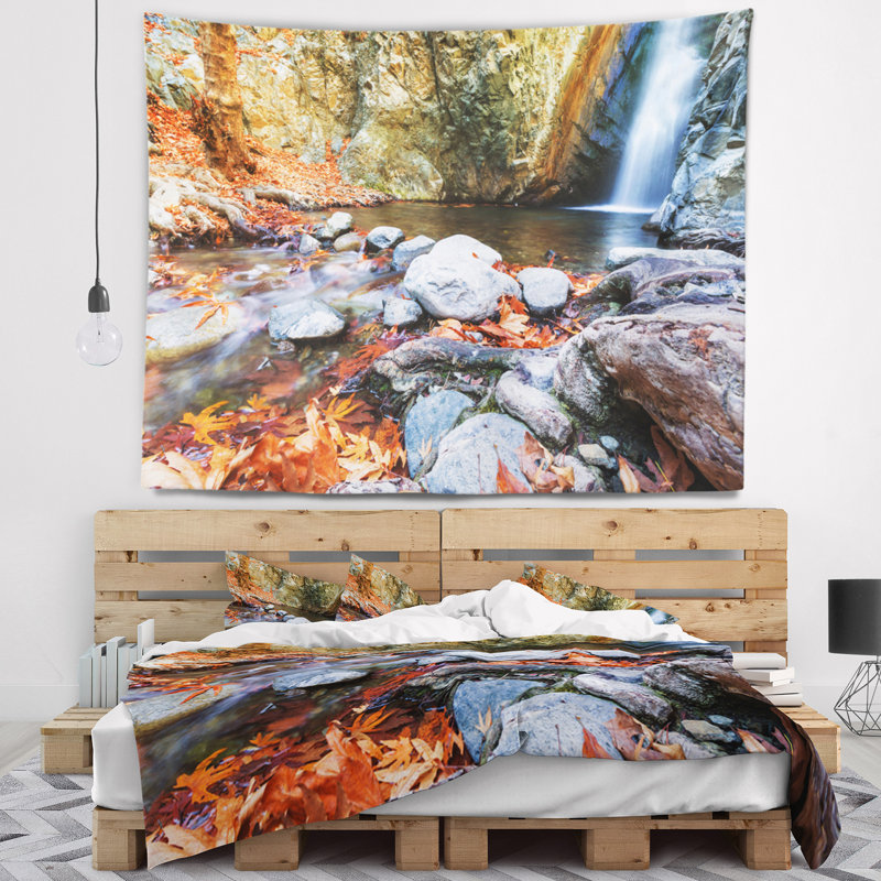 Serenity en cascade de style paysage belle dans une tapisserie chypre, H 32 po x l 39 po