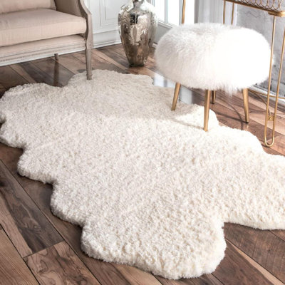 Jaakob Solid Color Hand Tufted Novelty 3'6"" x 6' Faux Fur Indoor / Outdoor Area Rug in White -  Mercer41, 76608C461915475CA76A84A2F5643DCD