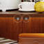 Armoire de coin en bois massif brun noisette
