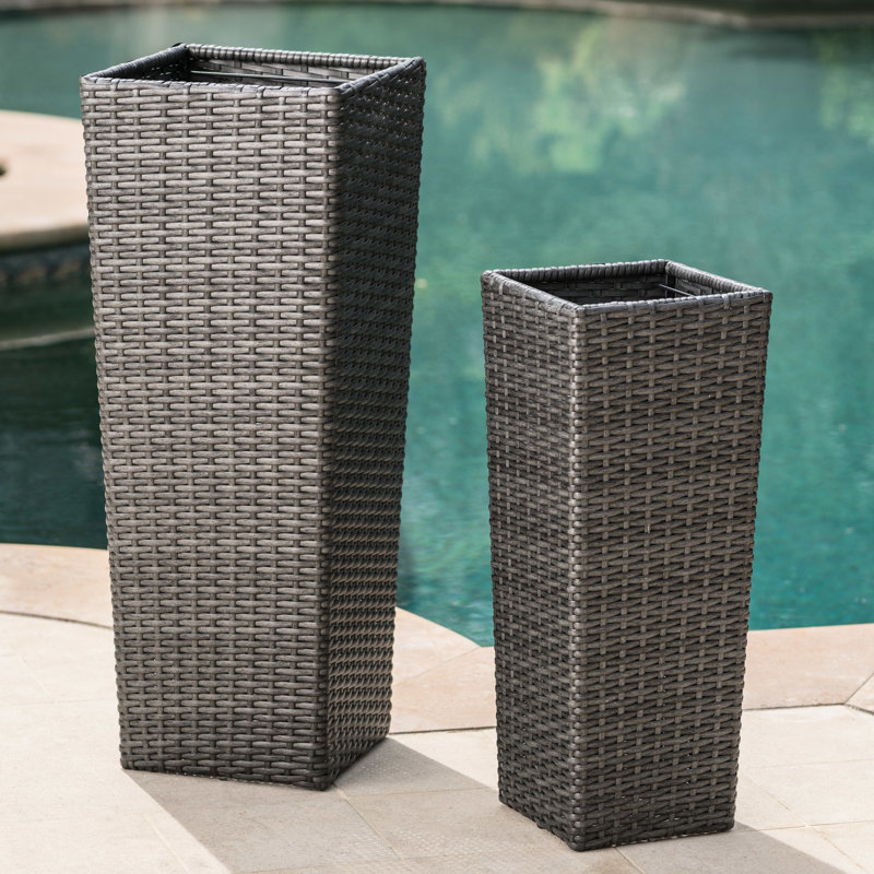 Pot de fleur - gris. Rendez votre patio élégant. 2 pots. Grand: 11,75 pouces de profondeur x largeur 31,90 de hauteur. Petit: 9,06 23,62 Aucun assemblage requis. Élégant et visuellement attrayant, donnez une touche de classe. Pots