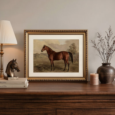Tableau vintage encadré doré représentant un cheval, idéal pour la chambre, la salle de bain ou le salon. Décoration murale classique avec un cheval, impression sur toile, cadre ancien, style rustique, décoration de ferme, 33 x 40 cm.