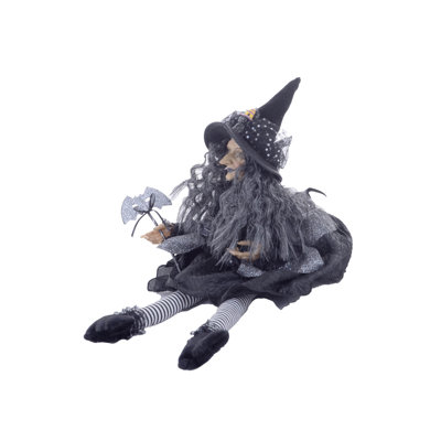 Adorable sorcière noire assise