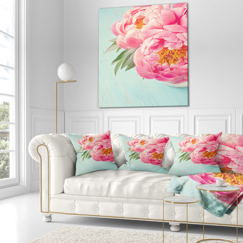 Fleurs de pivoines sur fond bleu - coussin à imprimé floral, 18 po x 18 po, Coussin décoratif