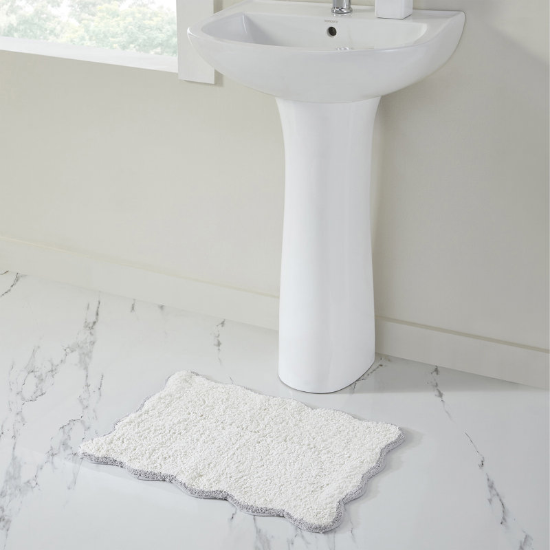Tapis pour salle de bain en coton Ebern Designs Home Whitman, Simple - L 24 po x l 17 po, Blanc / gris clair