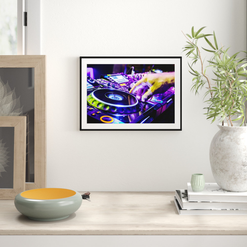 East Urban Home Gerahmtes Poster DJ Plattenteller Cool Music Größe: 30 cm H x 38 cm B