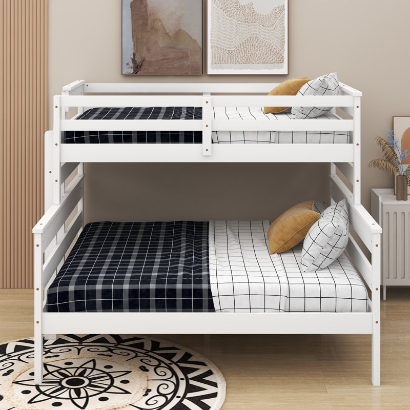 Lit simple superposé au-dessus de grand lit en bois avec échelle Wood