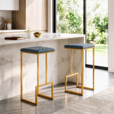 LeisureMod Quincy Leather Bar Stool, Quilted PU Leather Barstool with Metal Sled Base, Built-In Footrest, Diamond Stitching & Anti-Scratch Glides for Kitchen, Home Bar & Counter Seating