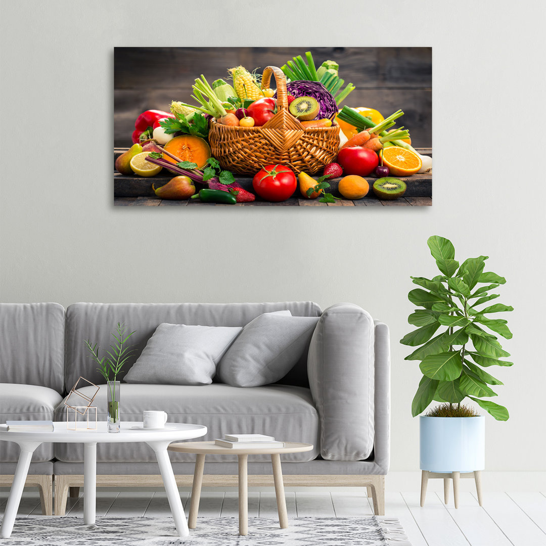 Ein Korb mit Obst und GemÃ¼se - Kunstdrucke auf Leinwand