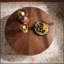 Table basse ronde fabriquée à la main avec une véritable texture d'écorce et un piédestal robuste pour un décor de salon élégant-613039085