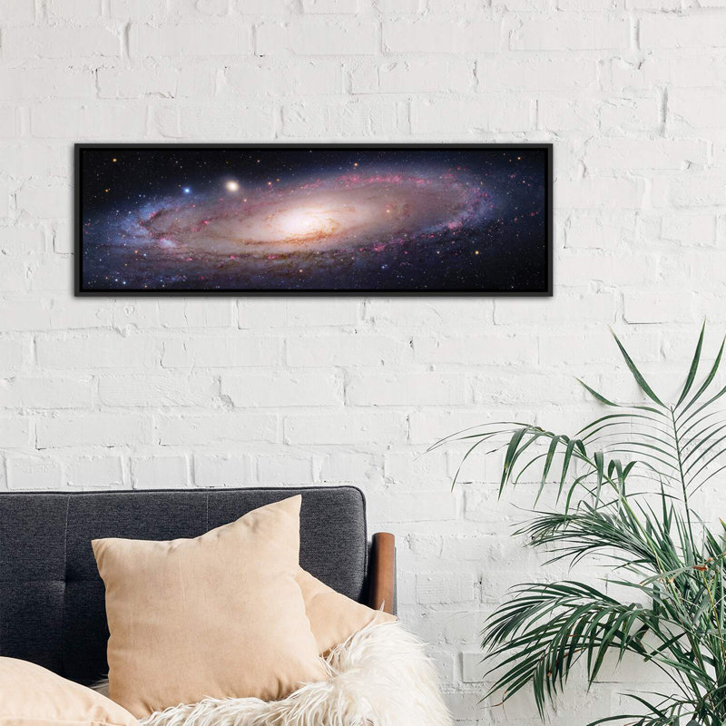 «Andromeda Galaxy VII» - reproduction de photo, H 20 po x l 60 po x P 1,5 po, Cadre noir vieilli, Pas de tapis