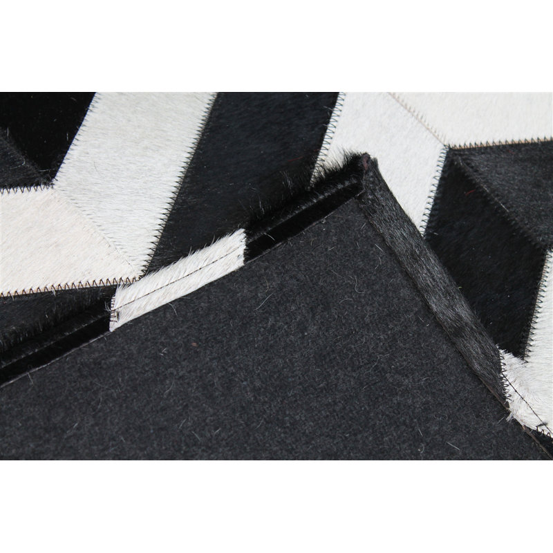 Area Cowhide Chevron Area Rug in Black/Cream, Rectangle 4' x 6'