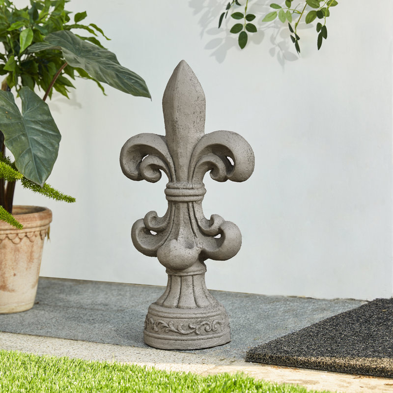 Statue de jardin MGO fleur de lys debout, gris, H 27,25 po x l 13,5 po x P 8,75 po