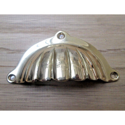 Fluted With Lugs Cup Pull Handle Polished Chrome