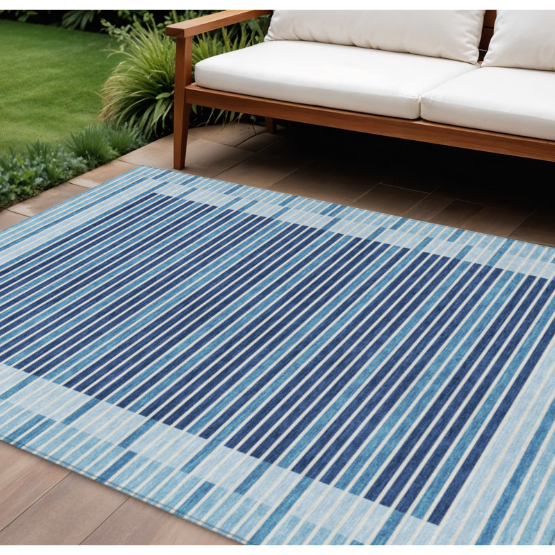 Tapis extérieur lavable rayé bleu ciel et bleu denim 10 pi x 14 pi