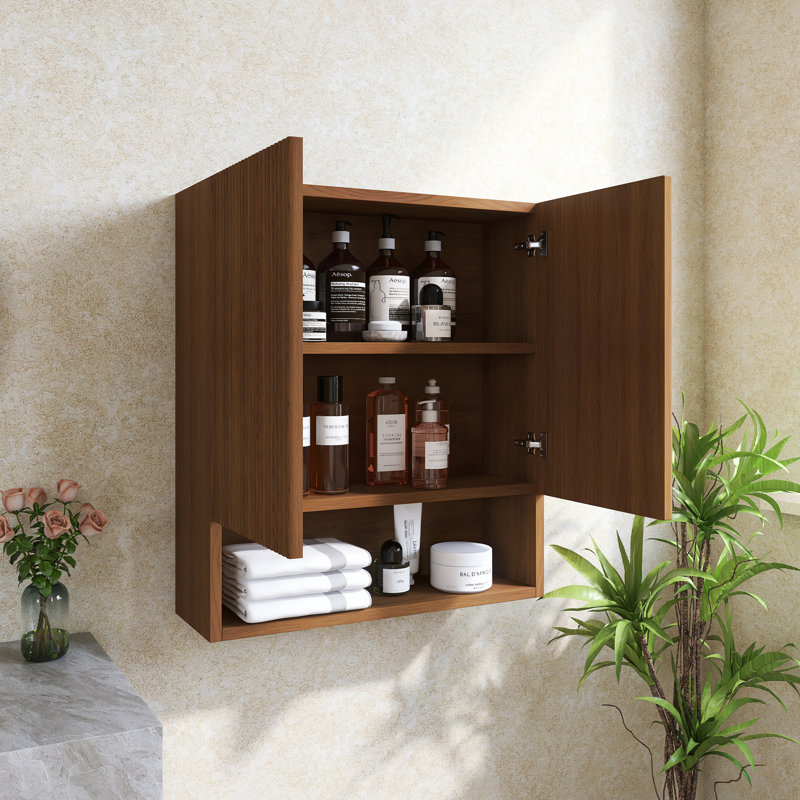 Armoire de salle de bain murale à rayures, avec portes, tablette et compartiment de rangement ouvert, couleur grain de bois de chêne brun