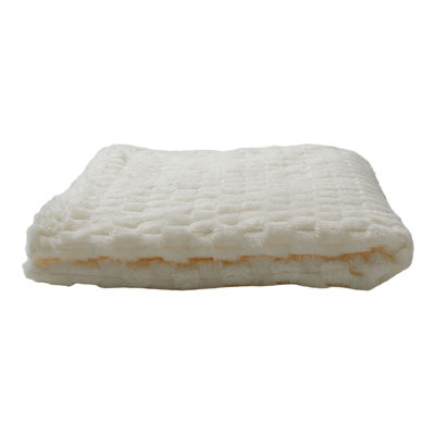 Machine Tufted Throw Blanket