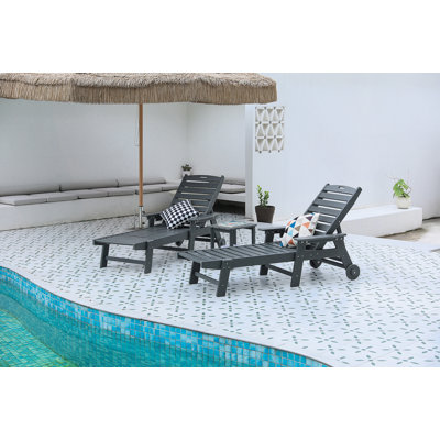 Oversized 3-Piece Lounge Chair Set With Side Table, All-Weather Patio Furniture With Adjustable Backrest, Wheels And Cup Holder For Ultimate Outdoor Relaxation