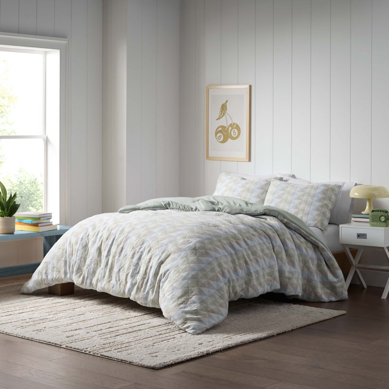 Martex Expression Yuma  Comforter Set, Queen Comforter + 2 Euro Shams, Yuma Multi