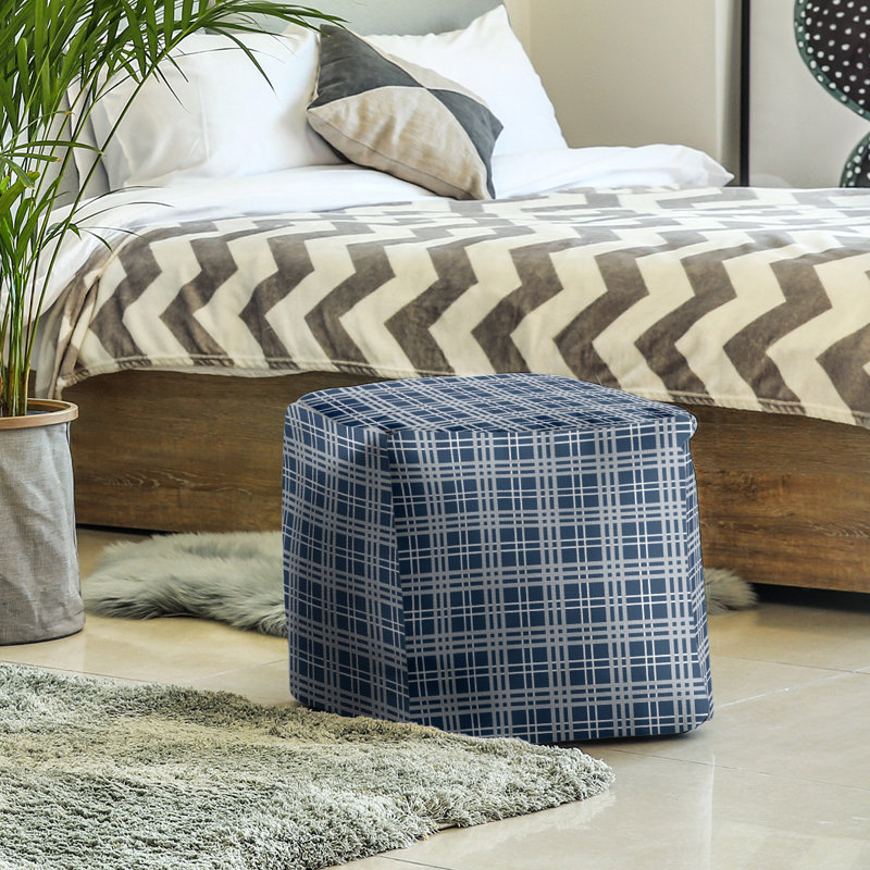 Pouf carré à carreaux New England, H 13 po x l 13 po x P 13 po, Mélange de polyester bleu / blanc / argent nouvea
