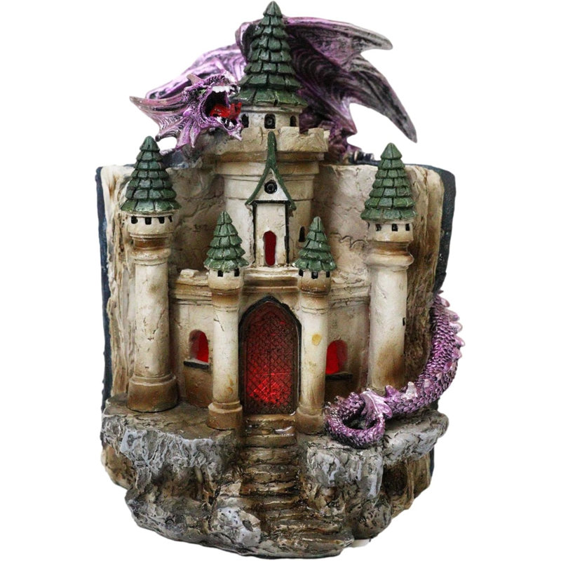 Figurine de château mauve à DEL mauve sur un rocher