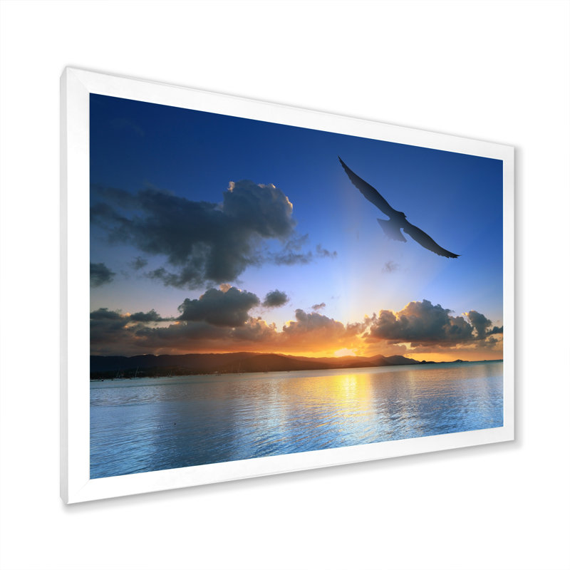 Silhouette de mouette volant au coucher du soleil - reproduction sur toile, H 16 po x l 32 po x P 1 po