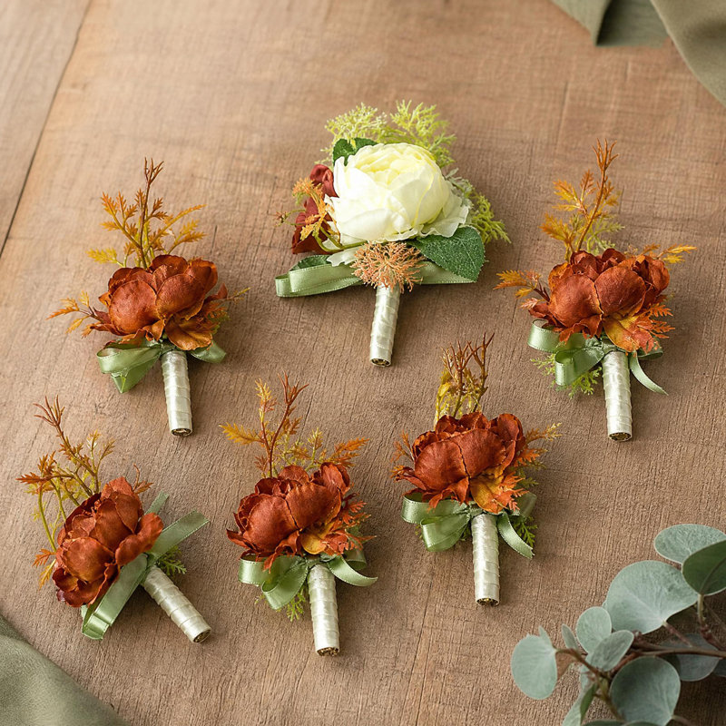 Ensemble de 6 boutonnières de pivoines en soie orange pour hommes, avec épingles et bracelet de perles. Accessoire floral pour mariage et cérémonie, idéal pour le marié et ses garçons d'honneur.