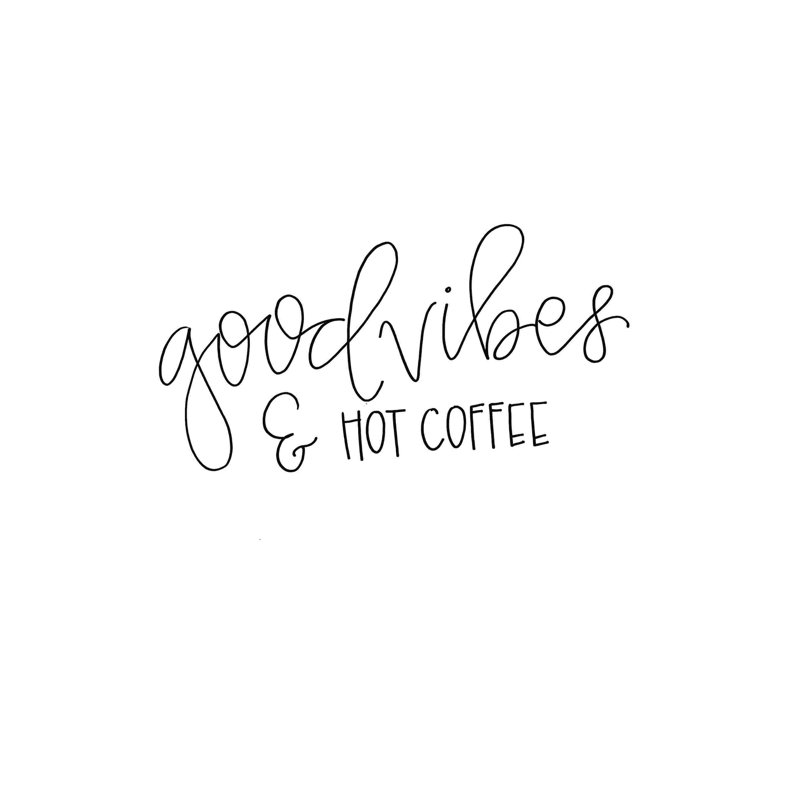 «Good Vibes and Hot Coffee», art textuel sur toile tendue, H 12 po x l 18 po