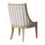 Chaise rembourrée avec garniture cloutée