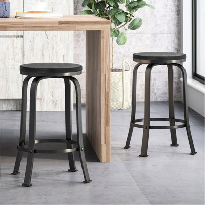 2 tabourets de comptoir industriels modernes - noir, bois et métal, structure en fer, hauteur de siège de 24,45 po, pivotant, faux siège avec tabouret en placage de frêne, 2 pièces, finition mate du cadre, fonction pivotante,