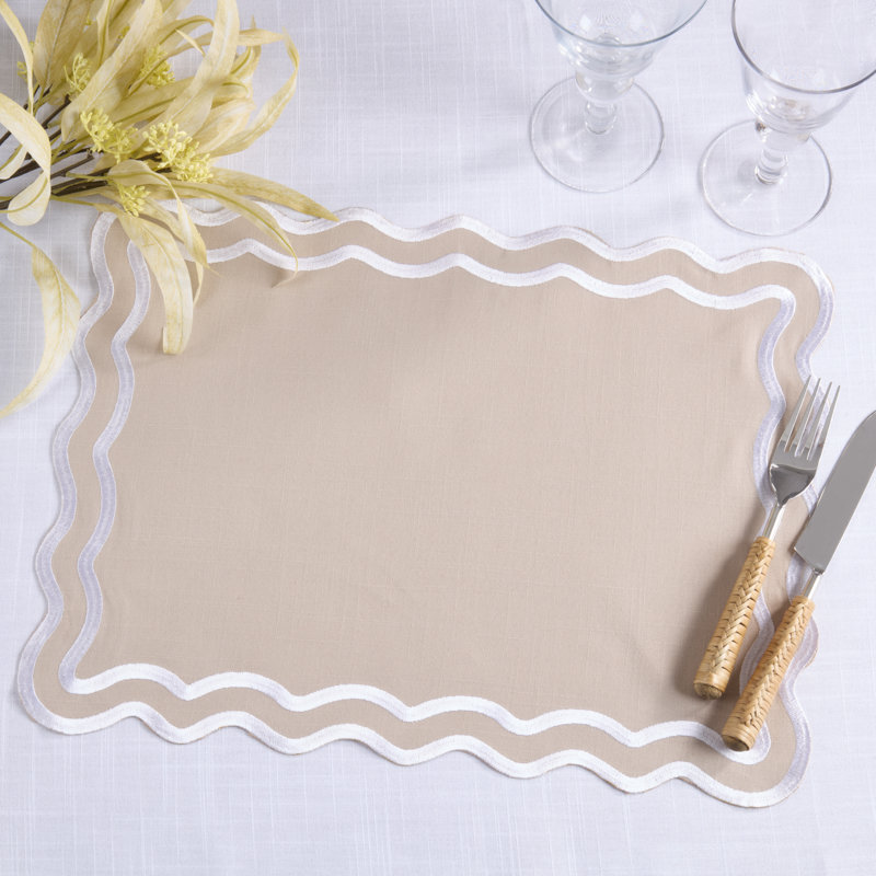 Napperons festonnés brodés (ensemble de 4) - Napperons décoratifs en coton pour tous les jours, 14" W x 20" L, Taupe