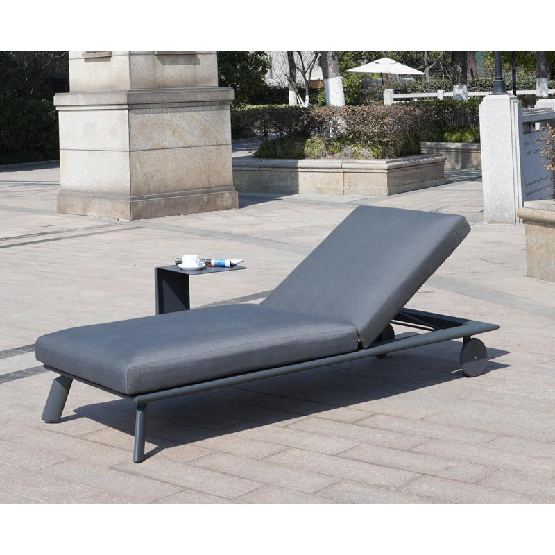 Chaise longue inclinable avec coussins et table 80,71 po Herodes, Gris foncé