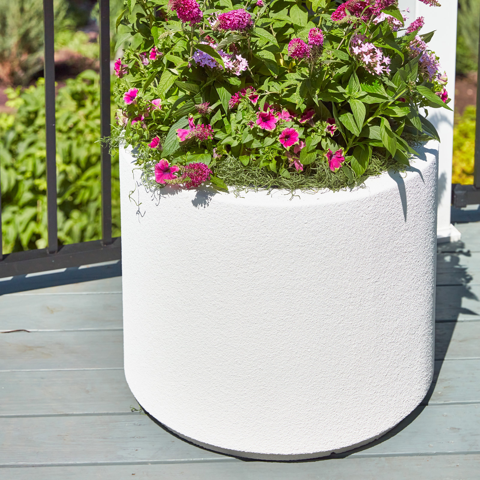 Gita Large Lightweight Outdoor 23" x 19" Round Planter Box, White