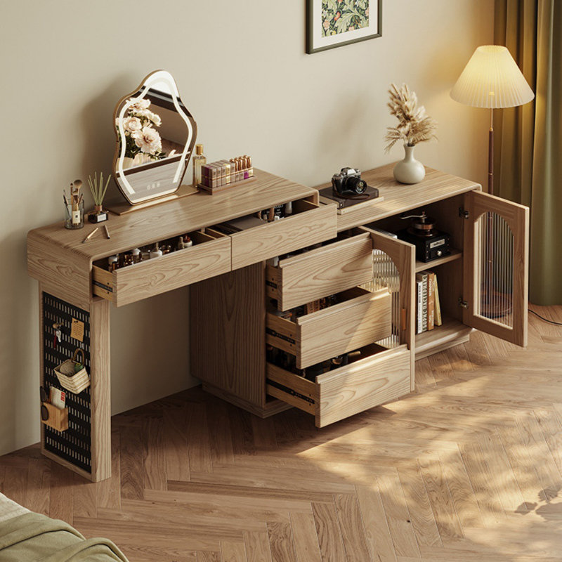 Stylish And Comfortable Dresser