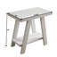 Table d'appoint contemporaine blanche avec tablette - Plateau en placage de bois dur offrant un espace de rangement supplémentaire et pieds élancés et inclinés. Plateau raffiné, pratique et élégante.
