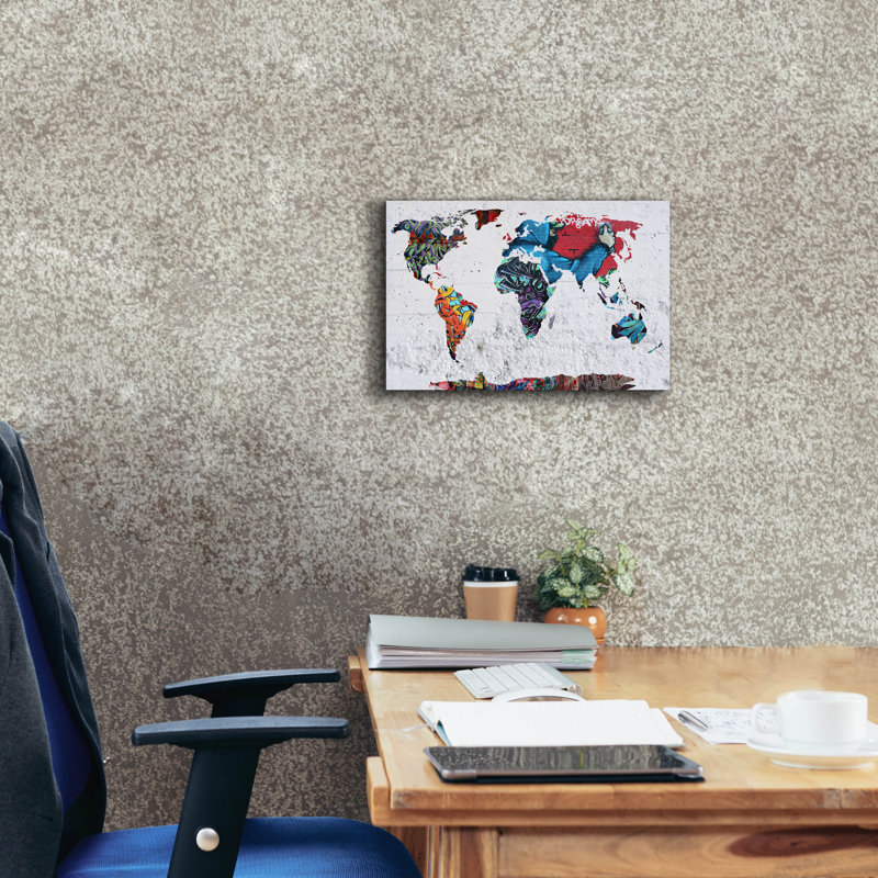«Map Graffiti» par Mark Ashkenazi, H 12 po x l 18 po x P 0,75 po